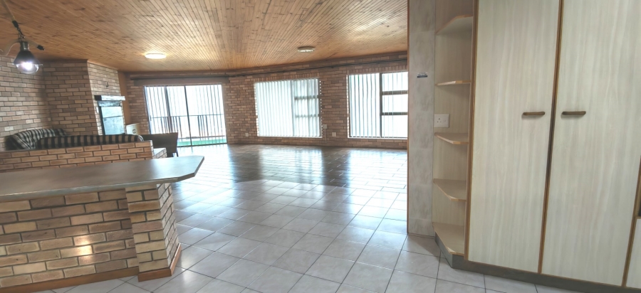 5 Bedroom Property for Sale in Dana Bay Western Cape